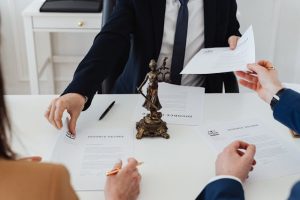 Pareja en proceso de divorcio