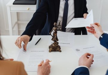 Pareja en proceso de divorcio
