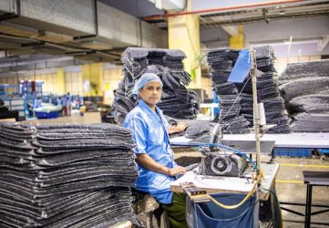 Imagen trabajadora en industria textil